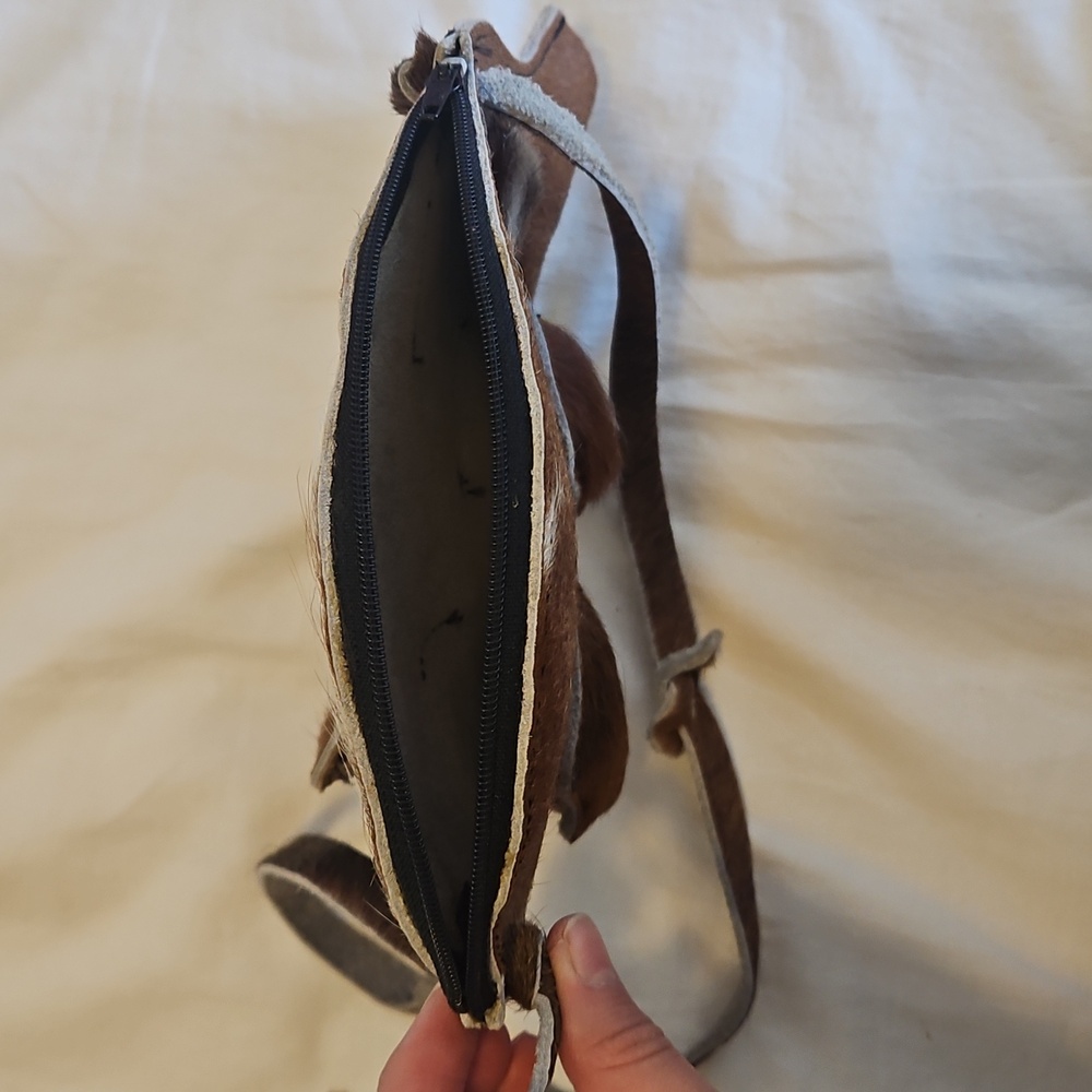 Brown Pig-Shaped Leather Crossbody Bag - Picture 8 of 9